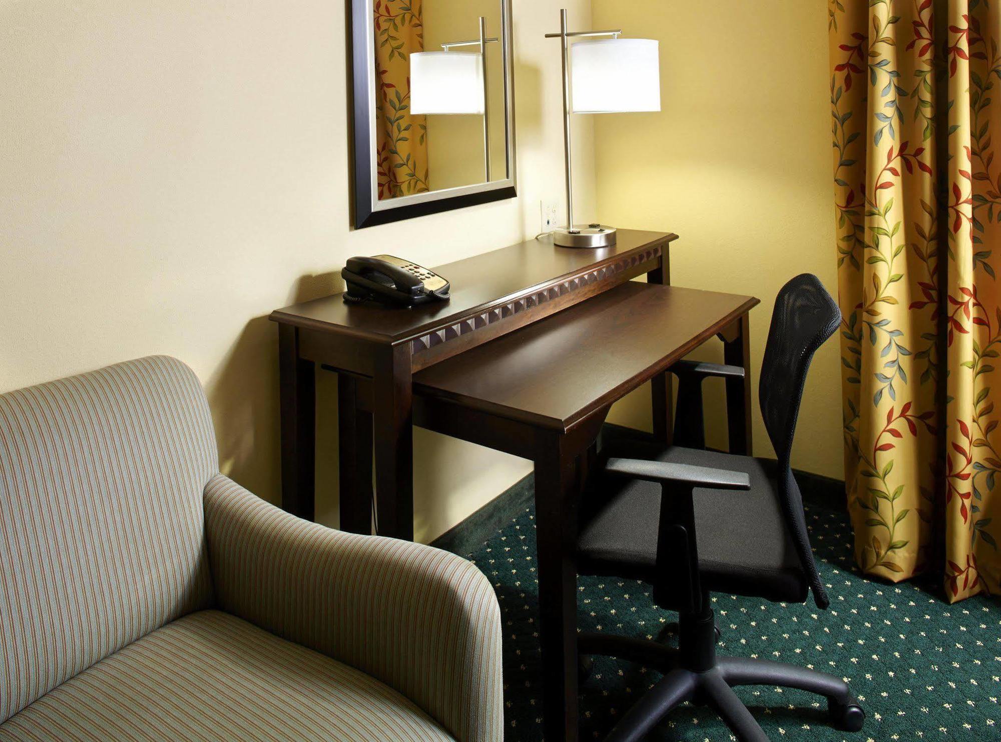 Hampton Inn & Suites Clearwater St Petersburg Ulmerton Road Fl Exterior foto